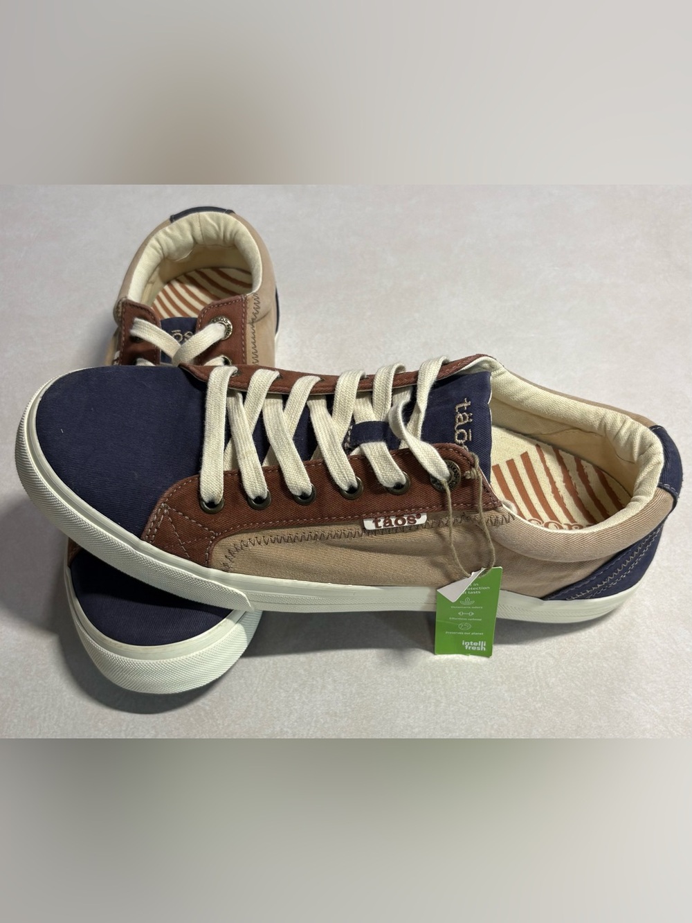 Taos Footwear Women's Navy, Brown and Cream Low-Top Sneakers